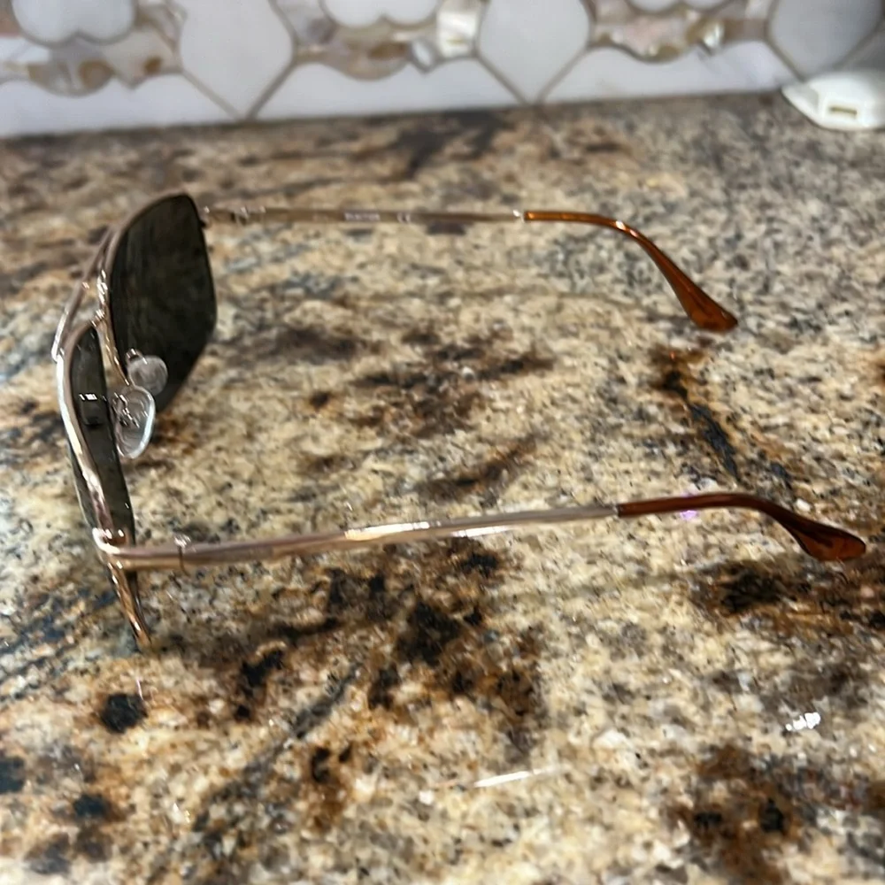 NWOT Kenneth Cole Reaction sunglasses